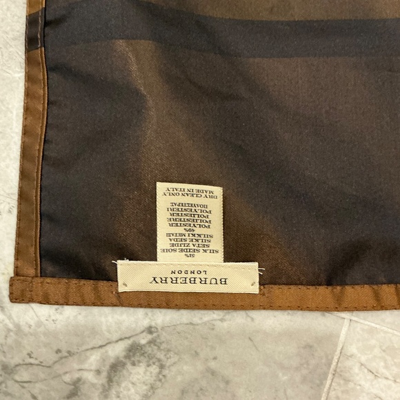 Burberry - Picture 2 of 3